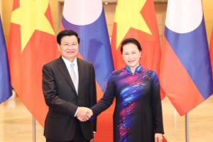 La líder del Legislativo de Vietnam se reúne con el primer ministro de Laos