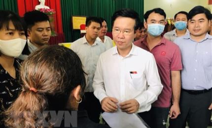 El Jefe de la Comisión de Propaganda y Educación del Comité Central Partido Comunista visita Dong Nai