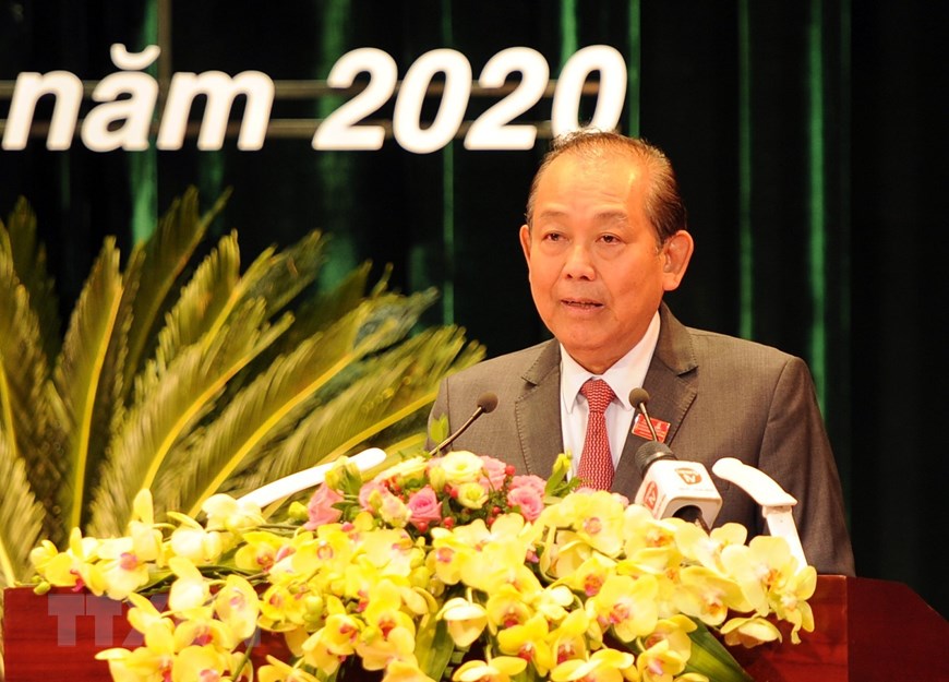 El viceprimer ministro Truong Hoa Binh interviene en el congreso.