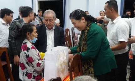 Aumentan esfuerzos colectivos en ayuda a los afectados por desastres naturales en Vietnam