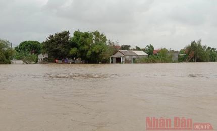 UNICEF apoya a los ciudadanos afectados por las inundaciones en la región central de Vietnam