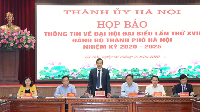 La rueda de prensa para informar sobre la celebración del comité del partido de Hanói.