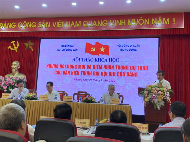 Un simposio sobre los documentos del XIII Congreso Nacional del Partido Comunista de Vietnam, el 26 de septiembre de 2020 en Hanói. (Foto: hdll.vn)