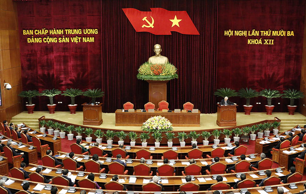 El Comité Central del Partido Comunista de Vietnam ha aprobado por unanimidad la Resolución del XIII pleno del Comité Central del PCV (Foto: Pham Cuong)