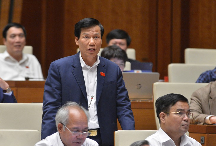 El ministro de Cultura, Deporte y Turismo Nguyen Ngoc Thien comparece ante en Parlamento. (Foto: quochoi.vn)