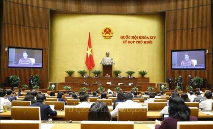 El Parlamento continúa con las interpelaciones y aborda documentos para el XIII Congreso Nacional del Partido de Vietnam