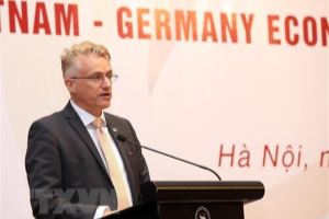 Encuentro en Hanói para promover la cooperación económica y comercial entre Vietnam y Alemania