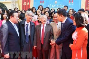 El presidente vietnamita asiste a la conmemoración del 70 aniversario de una escuela en Hanói