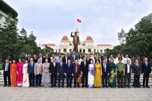 El secretario del Comité del Partido Comunista de Ciudad Ho Chi Minh, reafirma el aprecio a las contribuciones de los vietnamitas en el extranjero