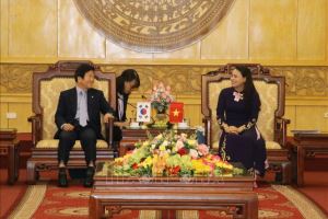 El presidente de la Asamblea Nacional de la República de Corea visita Ninh Binh