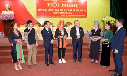El miembro permanente del Secretariado del PCV se reúne con electores de Yen Bai