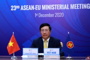 El vice primer ministro Pham Binh Minh asistió a la 23a Reunión Ministerial entre la UE y la ASEAN