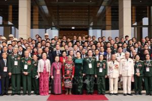 Presidenta de la AN Nguyen Thi Kim Ngan recibe a participantes del X Congreso Nacional de Emulación Patriótica