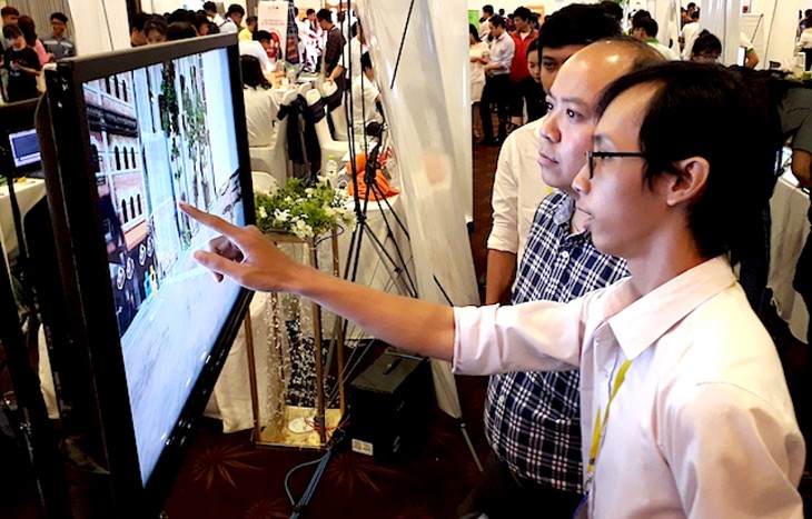 Los visitantes en el Foro de alto nivel de Tecnología Informática y de Comunicación Vietnam 2020. (Foto: VOV)