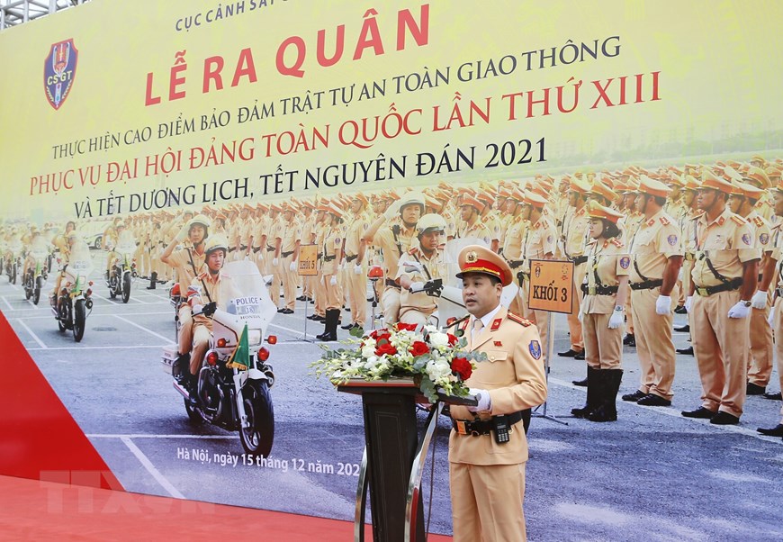 Nguyen Truong Son, del Departamento de Policía de Tráfico, en nombre de esta fuerza policial, reitera el compromiso colectivo de esforzarse por la seguridad de la magna cita. (Foto: VNA)