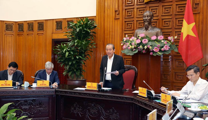 El viceprimer ministro Truong Hoa Binh preside la reunión del Comité Directivo para organizar el Segundo Congreso Nacional de Minorías Étnicas (Foto: VGP)