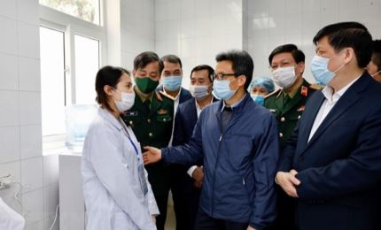 Vicepremier visita a voluntarios vietnamitas del primer ensayo de vacuna contra la COVID-19