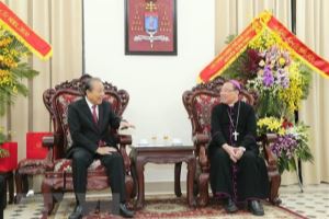 Vicepremier vietnamita felicita a la comunidad católica por Navidad