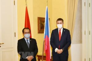 Vietnam y la República Checa afianzan los lazos de amistad tradicional y cooperación multifacética