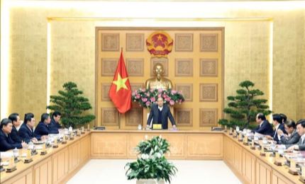 Premier de Vietnam emite orientaciones para desarrollo de diferentes provincias