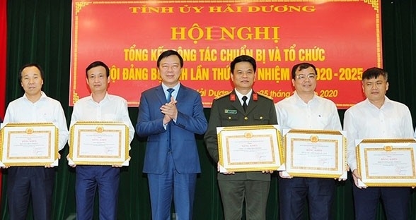 El Comité Provincial del Partido de Hai Duong otorgó certificados de mérito a 9 colectivos con méritos sobresalientes en el último mandato partidista.
