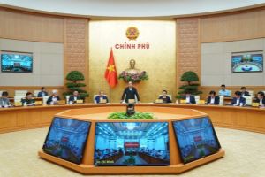 Premier vietnamita pide sancionar violaciones de medidas preventivas de la COVID-19