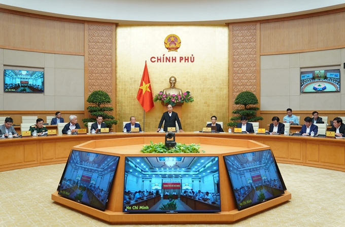 El primer ministro de Vietnam, Nguyen Xuan Phuc, preside la reunión.