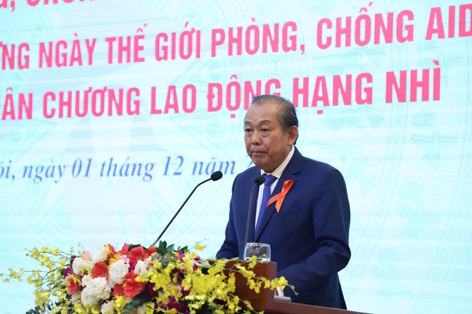 El viceprimer ministro vietnamita Truong Hoa Binh en un mitin en respuesta al Día Mundial de la Lucha contra el SIDA.