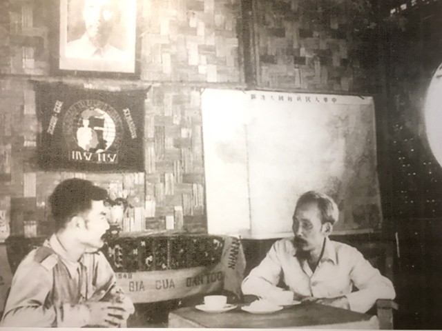 Chủ tịch Hồ Chí Minh tiếp và làm việc với Hoàng thân Xu-pha-nu-vông sang thăm Việt Nam tại Việt Bắc, năm 1948