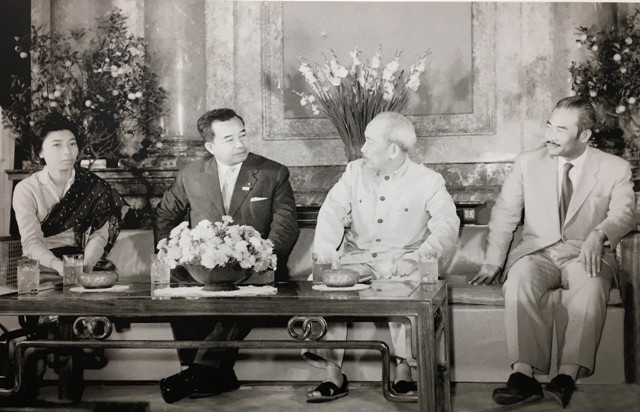 Chủ tịch Hồ Chí Minh tiếp Thủ tướng Chính phủ Xụ-văn-na Phu-ma cùng Đoàn đại biểu Chính phủ liên hiệp dân tộc Vương quốc Lào tại Việt Nam, ngày 26/4/1961