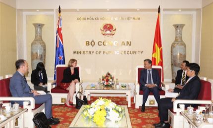 Reconocen aportes de la embajadora de Nueva Zelanda en Vietnam
