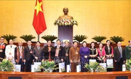 Titular del Parlamento de Vietnam atiende a delegados de Minorías Étnicas
