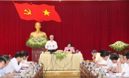 Reunión de trabajo entre Tran Quoc Vuong,  miembro permanente del Secretariado del Comité Central del PCV, y el Buró Ejecutivo del Comité Provincial del Partido en la provincia de Yen Bai