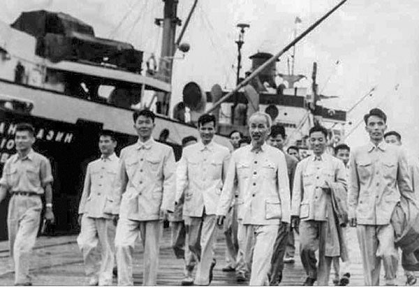 El Tío Ho visita el puerto de Hai Phong el 30 de mayo de 1957. (Foto: archivo)