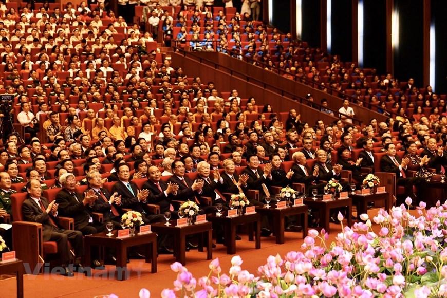 Al acto asistieron los máximos dirigentes del Partido Comunista de Vietnam (PCV), la Asamblea Nacional, el Gobierno, el Frente de la Patria. (Fuente: VNA)