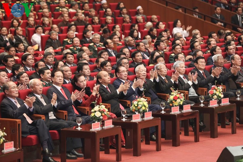 Dirigentes y ex dirigentes del país (Foto: Quang Vinh)