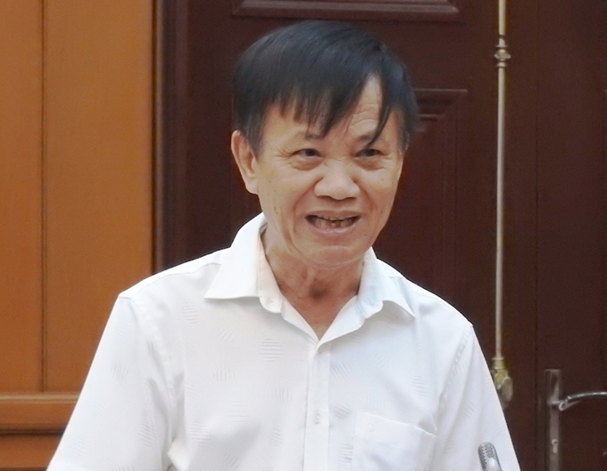 El ex secretario del Comité del Partido de Da Nang, Tran Tho, en una de sus intervenciones en la conferencia. Foto: Dinh Tang.