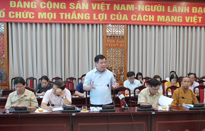 El ex vicedirector de la Academia Política Nacional Ho Chi Minh, Nguyen Viet Thao, opina en la conferencia. Foto: Trung Anh.