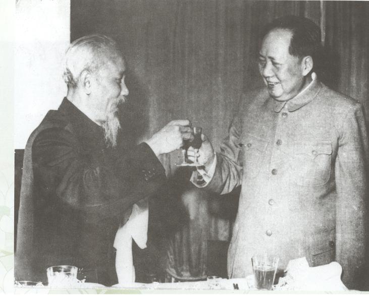 Los presidentes de Vietnam, Ho Chi Minh y de China, Mao Zedong, celebraron el desarrollo de la amistad Vietnam-China, en un encuentro efectuado en agosto de 1957 (Foto: Museo de Ho Chi Minh)