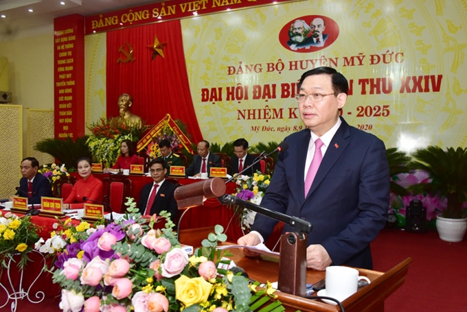 Vuong Dinh Hue, secretario del Comité del Partido de Hanói, en el Congreso.