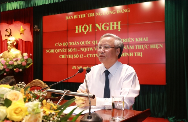 Tran Quoc Vuong (segundo a la d.), interviene para concluir la reunión. (Foto: Ministerio de Seguridad Pública)