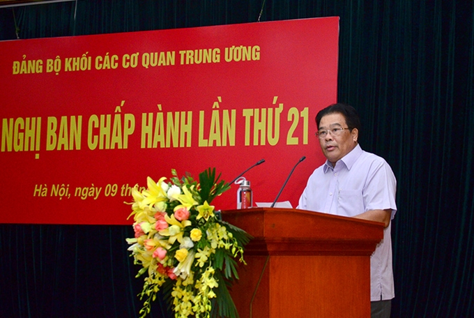 Son Minh Thang, secretario del Comité del Partido del Bloque de óganos estatales interviene en la reunión