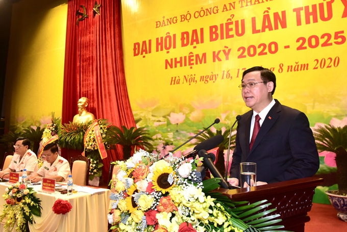 El secretario del comité del partido de Hanói y jefe de la delegación municipal de la Asamblea Nacional Vuong Dinh Hue.