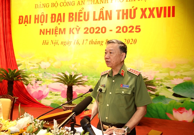 El general To Lam, ministro de Seguridad Pública intervino en la reunión.
