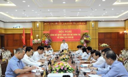 Pham Minh Chinh trabaja con el Comité Permanente del Comité del Partido de la provincia de Tay Ninh