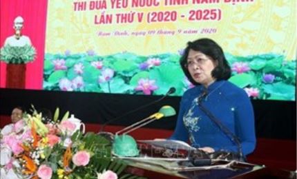 La presidenta del país participa en el congreso de emulación patriótica de la provincia de Nam Dinh