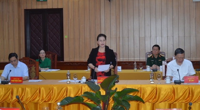 La presidenta de la Asamblea Nacional Nguyen Thi Kim Ngan, en una reunión con el Comité Permanente de la provincia de Dong Thap.