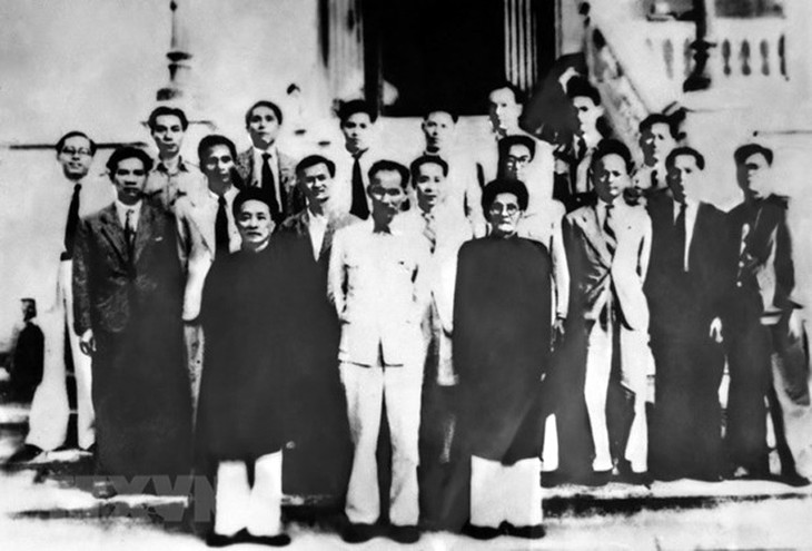 El Gobierno de la República Democrática de Vietnam elegido por la Asamblea Nacional en el segundo período de sesiones primera de su primera legislatura (del 28 de octubre al 9 de noviembre de 1946) (Foto documental: VNA)