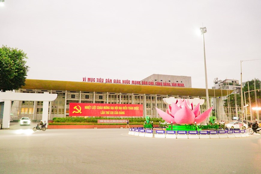 Una pancarta de bienvenida al próximo XIII Congreso Nacional del Partido Comunista de Vietnam en el Palacio de Cultura y Amistad Vietnam-Unión Soviética (Fuente: VNA)