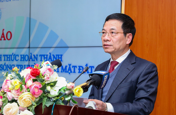 El ministro de Información y Comunicación Nguyen Manh Hung interviene en el acto. (Foto: VNA)